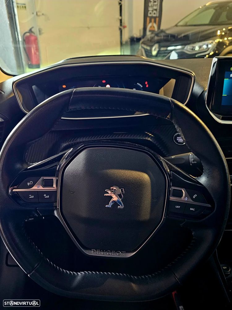 Peugeot e-208 Allure - 11