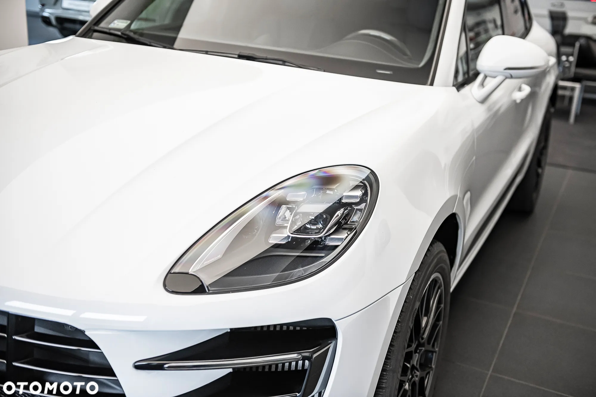 Porsche Macan Turbo - 27