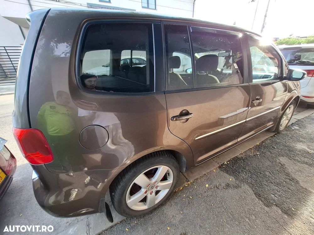 Volkswagen Touran 2.0 TDI DSG Highline - 3