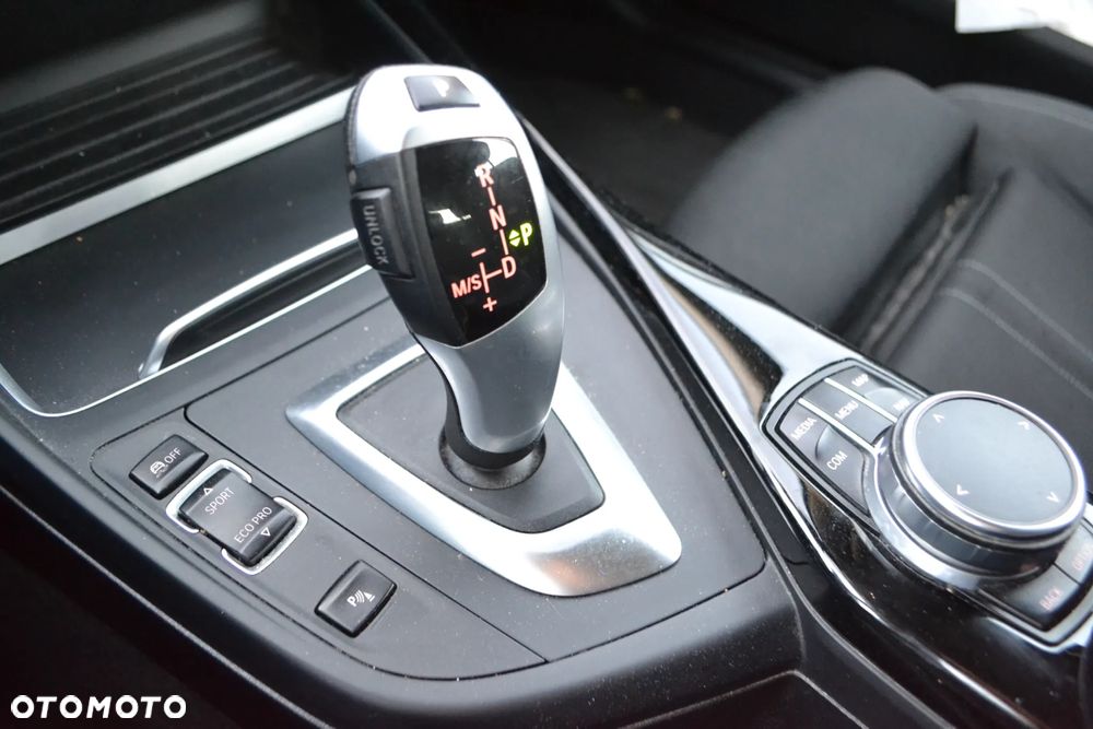 BMW Seria 1 118d Sport Line - 10