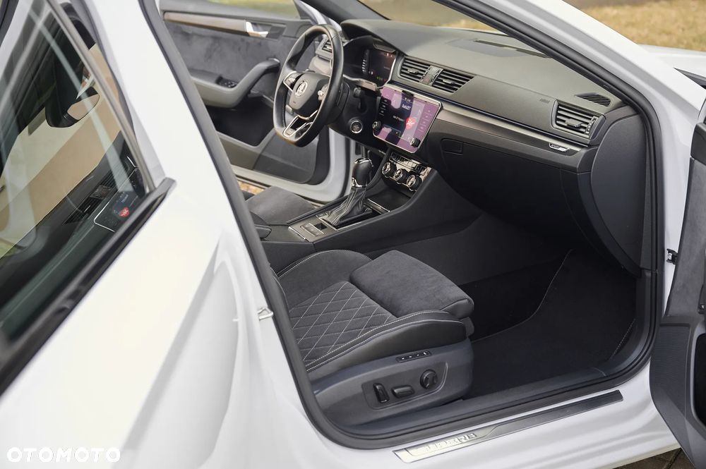 Skoda Superb 2.0 TDI DSG Sportline - 28