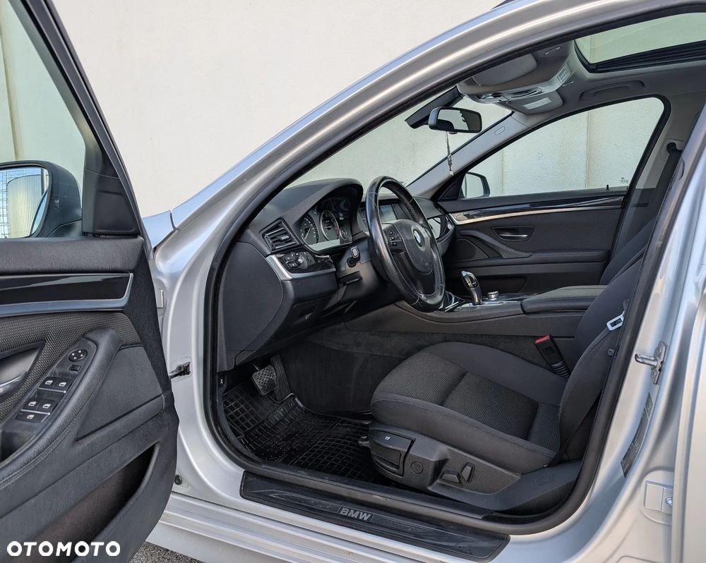 BMW Seria 5 520d Touring Modern Line - 14