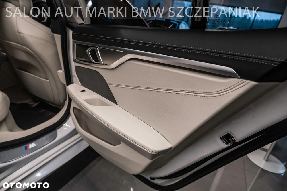 BMW Seria 8 840i xDrive - 28