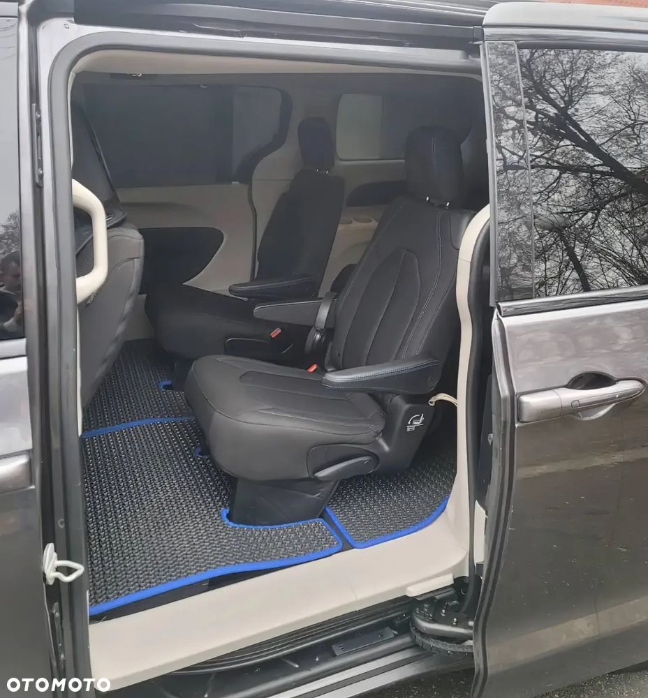 Chrysler Pacifica - 9