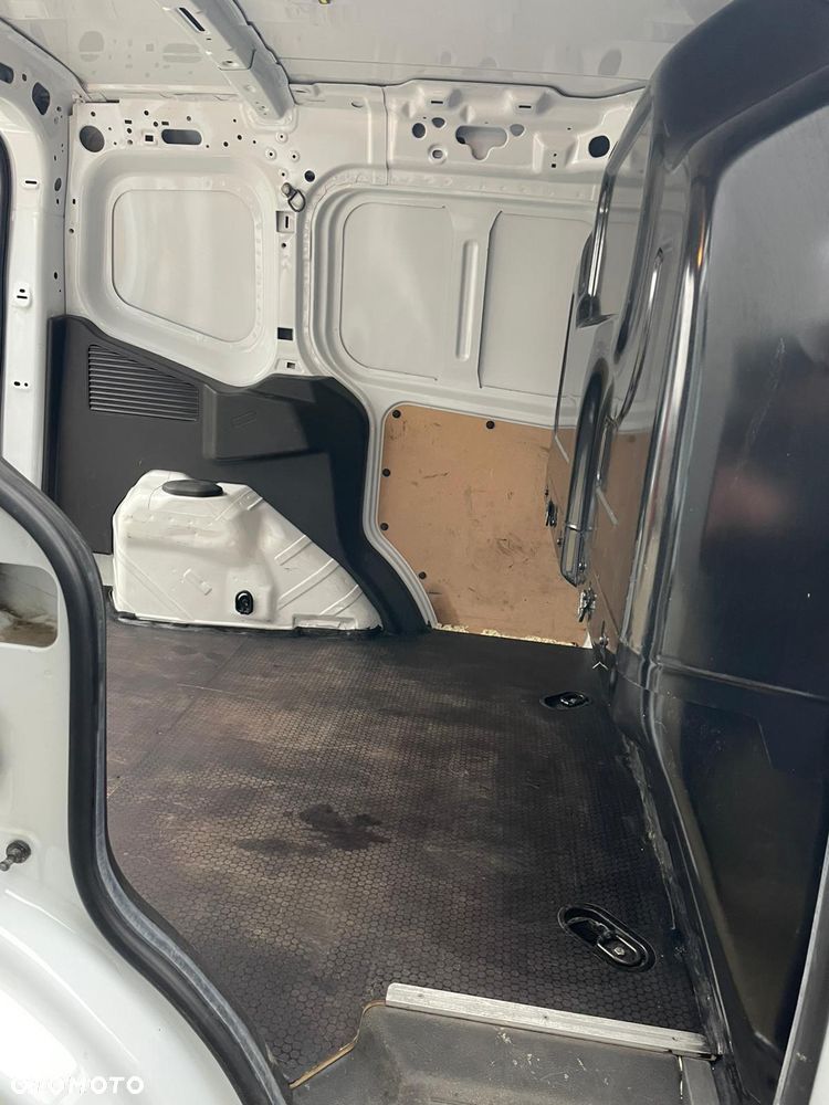 Ford Transit Courier - 10