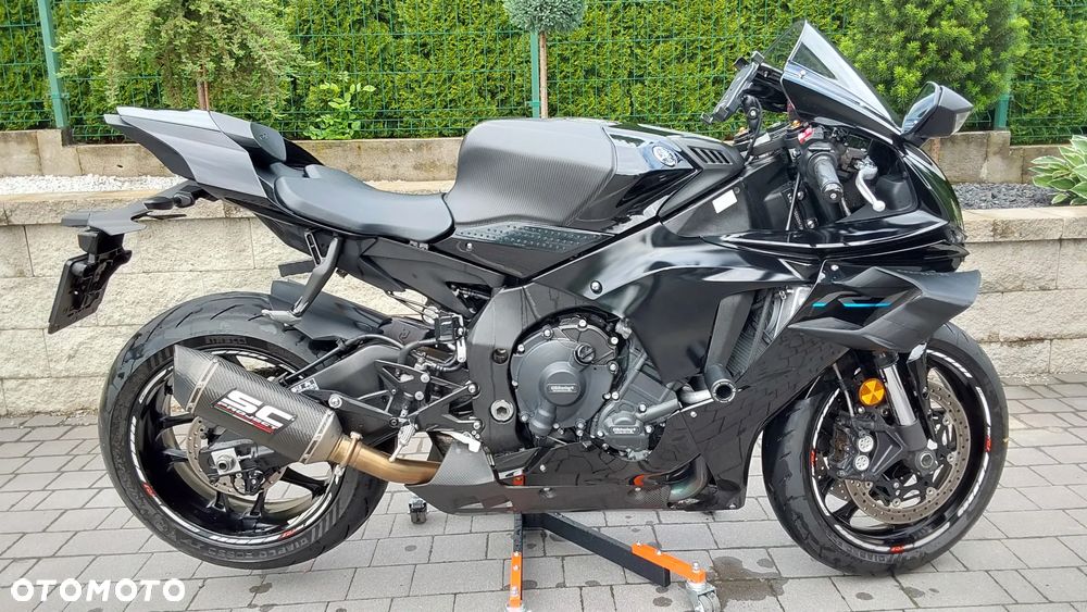 Yamaha R1 - 3