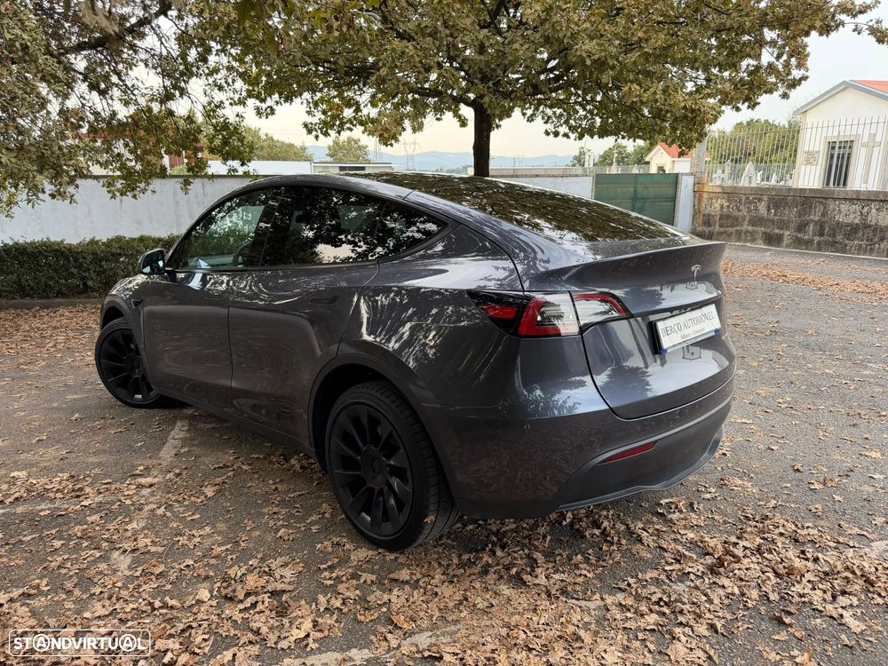 Tesla Model Y - 5
