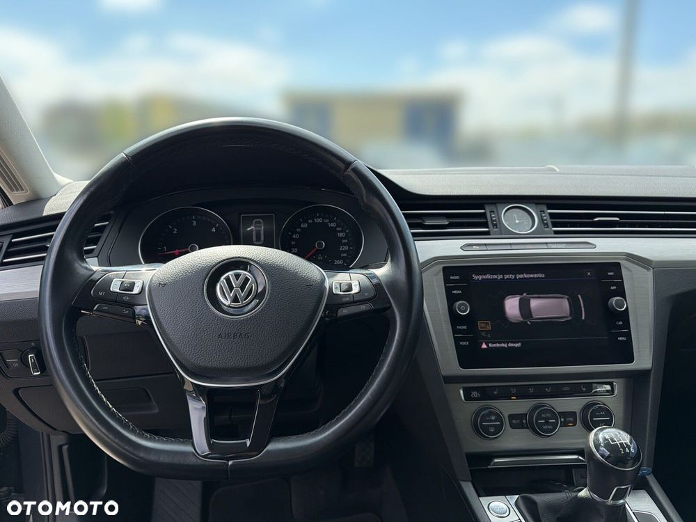 Volkswagen Passat 2.0 TDI SCR Trendline - 15