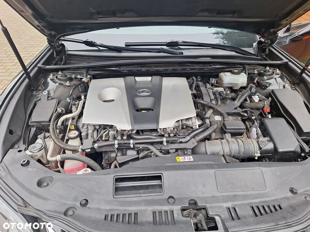 Lexus ES 300h Style Edition - 11