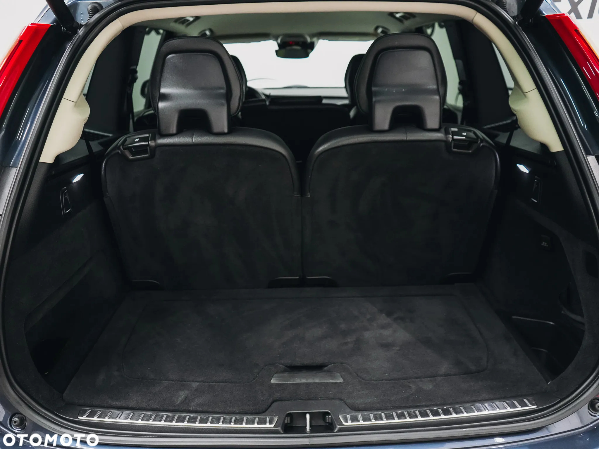 Volvo XC 90 B5 D AWD Geartronic Momentum Pro - 36
