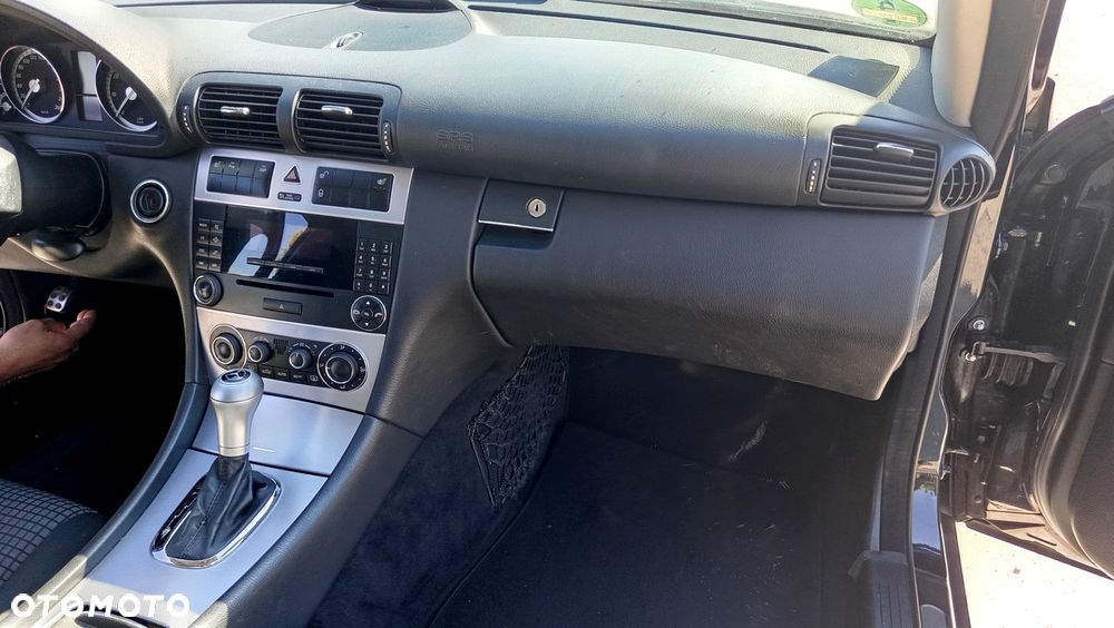 Mercedes-Benz Klasa C 180 Kompressor Automatik Sport Edition - 22