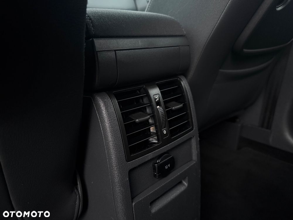 Volkswagen Touran - 31