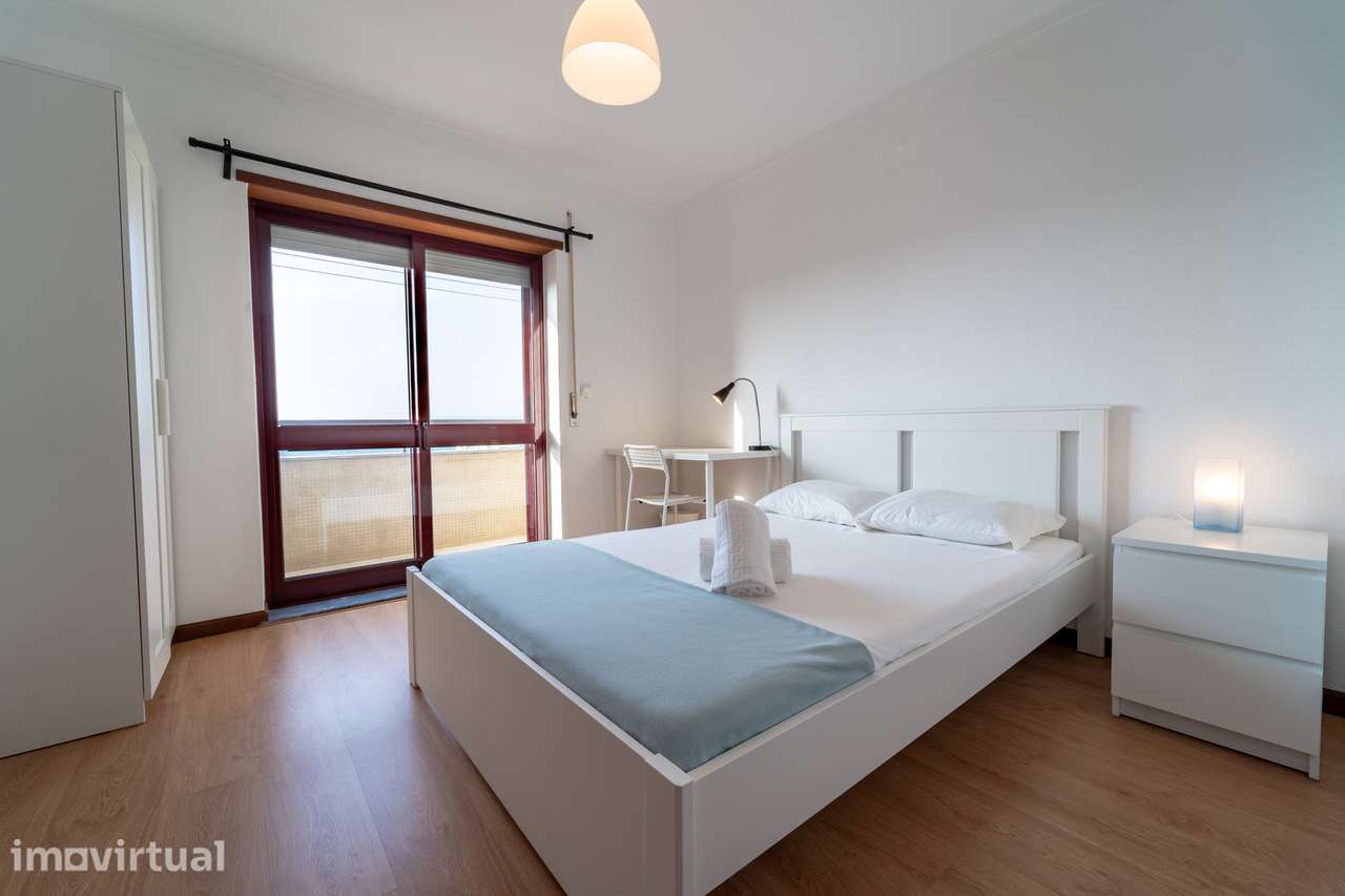 Quarto privado com varanda, em apartamento partilhado - Grande imagem: 2/11
