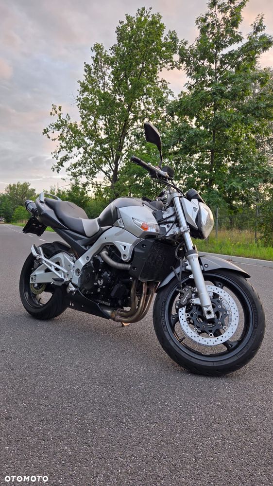 Suzuki GSR - 13