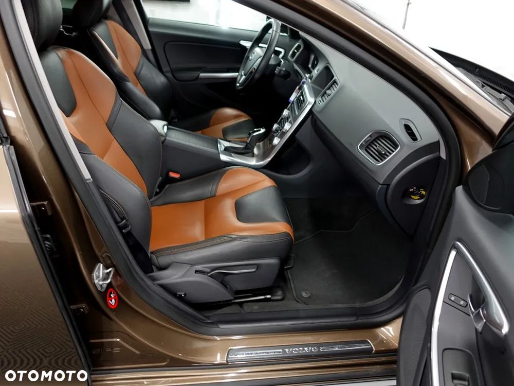 Volvo V60 Cross Country T5 AWD Summum - 7