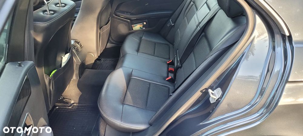 Mercedes-Benz Klasa E 200 7G-TRONIC Elegance - 14