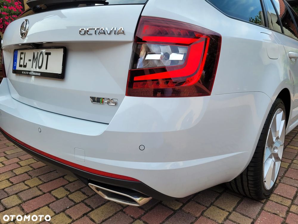 Skoda Octavia Combi 2.0 TDI DSG RS - 38