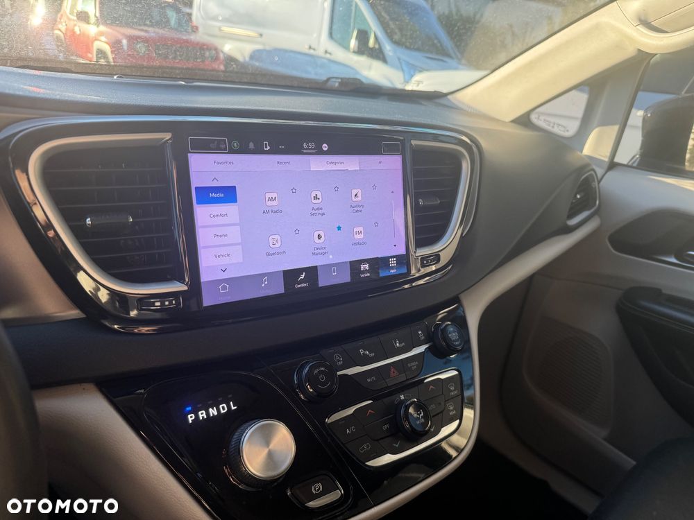 Chrysler Pacifica - 9