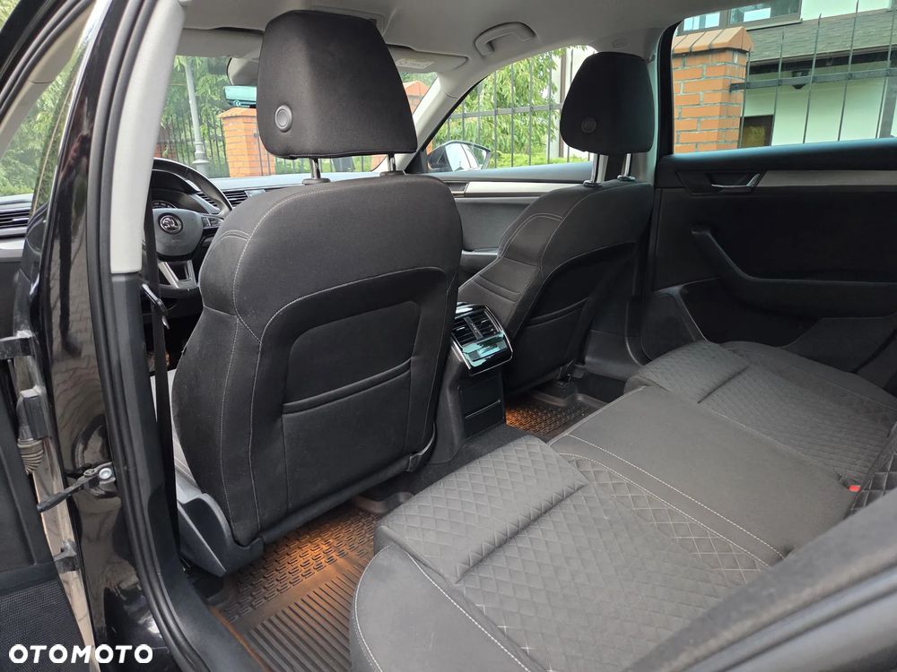 Skoda Superb 2.0 TDI DSG Active - 25