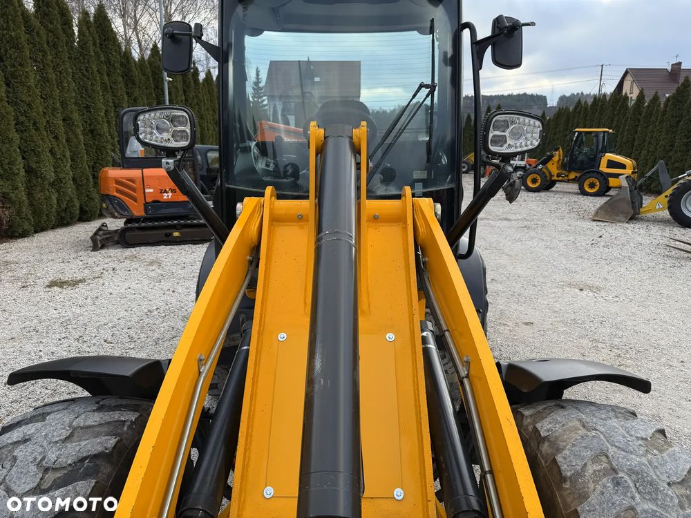 JCB 409 / JEDYNIE 2219 MTH!!! / SILNIK DEUTZ / PIĘKNIE UTRZYMANA / ORYGINAŁ / ZADBANA / SPROWADZONA Z NIEMIEC / BEZ DPF ADBLUE / SILNA / 407 408 406 60 70 M 506 509 - 29