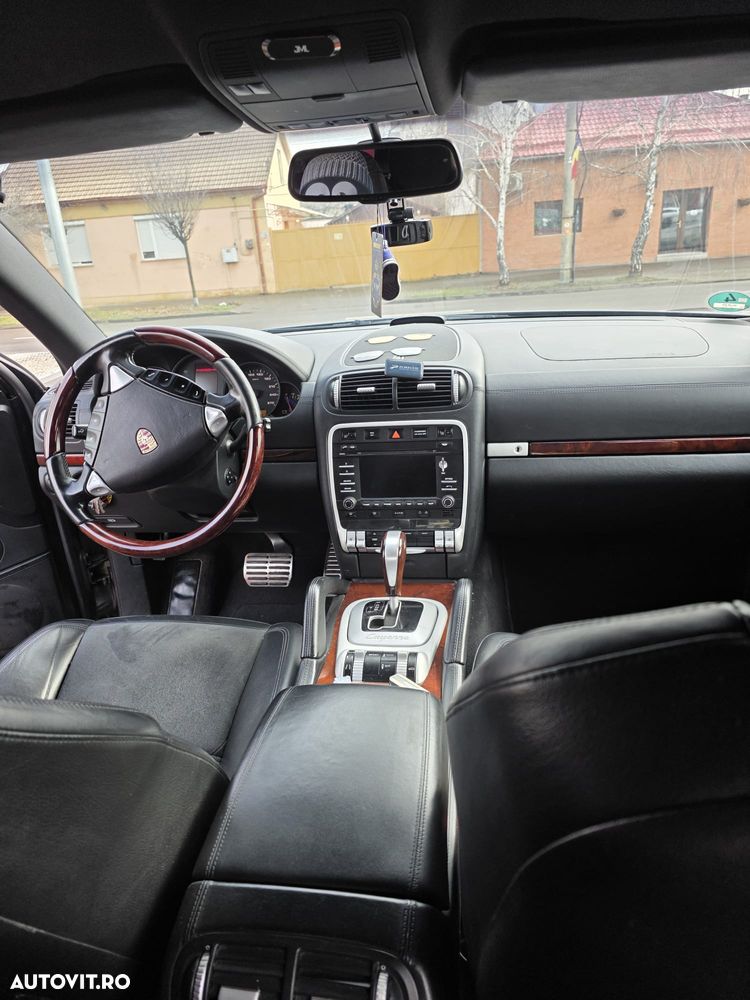 Porsche Cayenne - 15