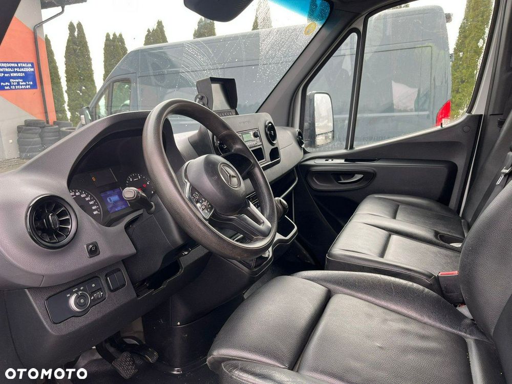 Mercedes-Benz Sprinter - 13