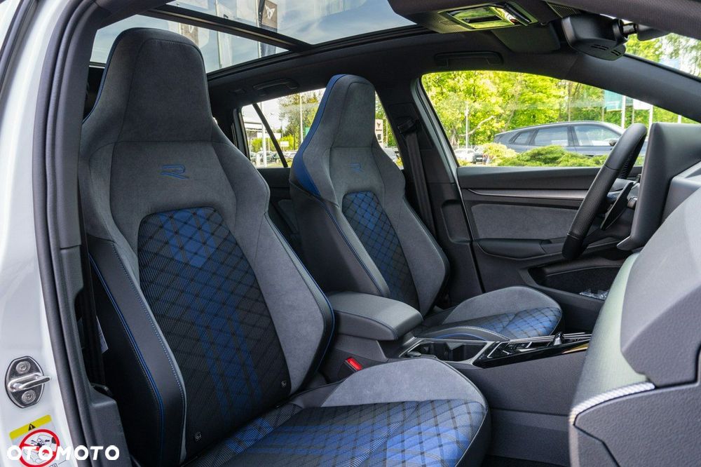 Volkswagen Golf - 22