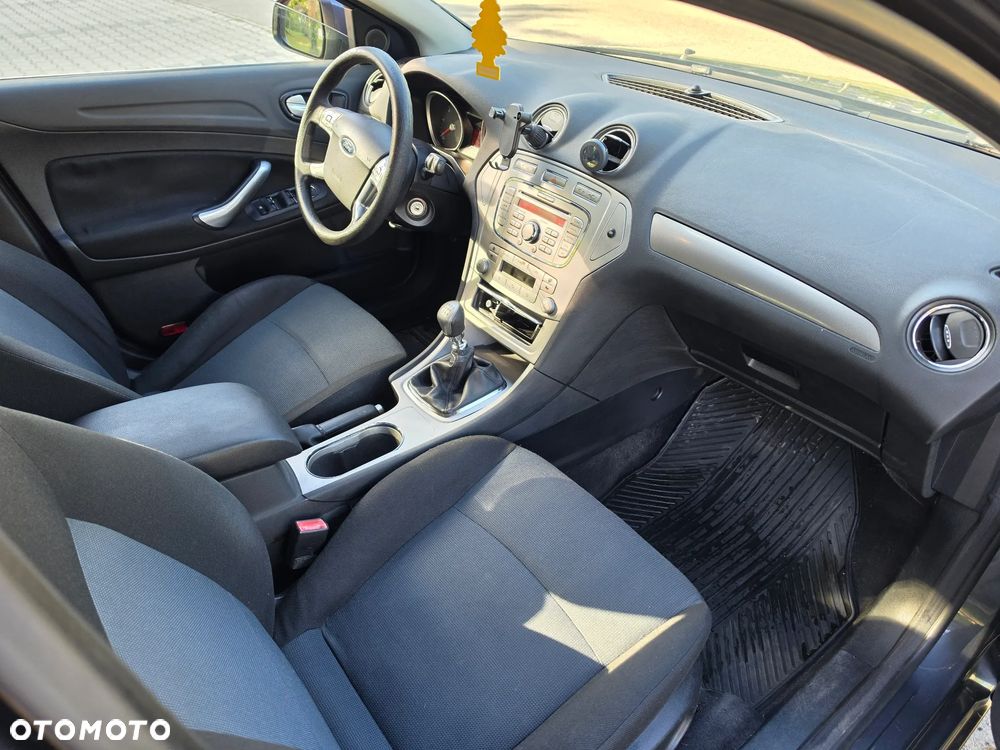Ford Mondeo 1.8 TDCi Ambiente - 12