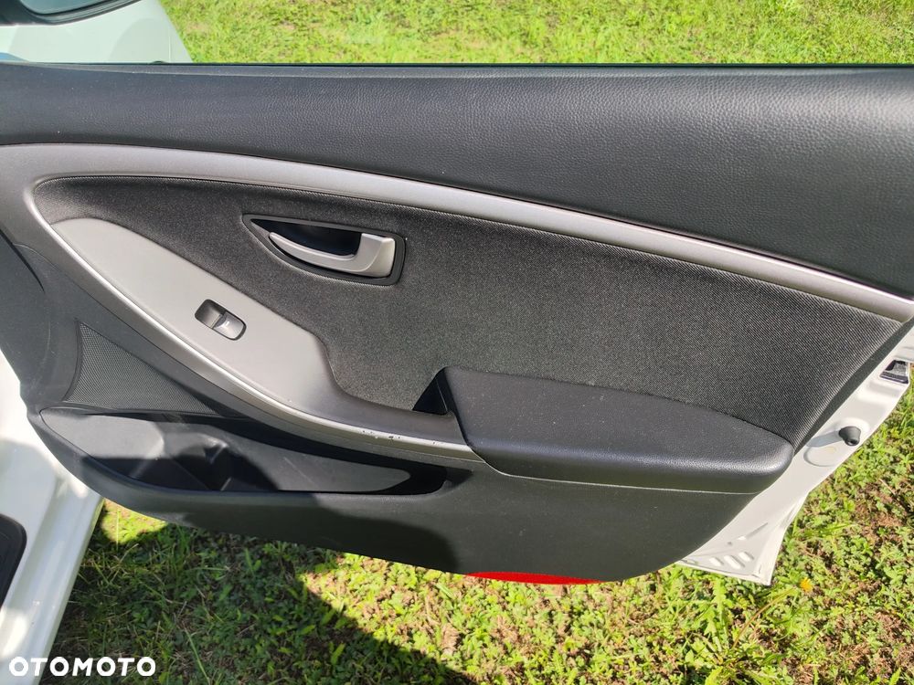 Hyundai i30 1.6 CRDi Fifa World Cup Edition - 8