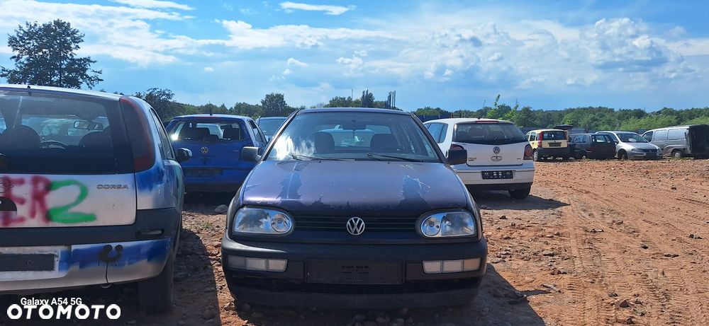 Volkswagen Golf Mk3 1.6 Benzyna Cały  Na Części - 1