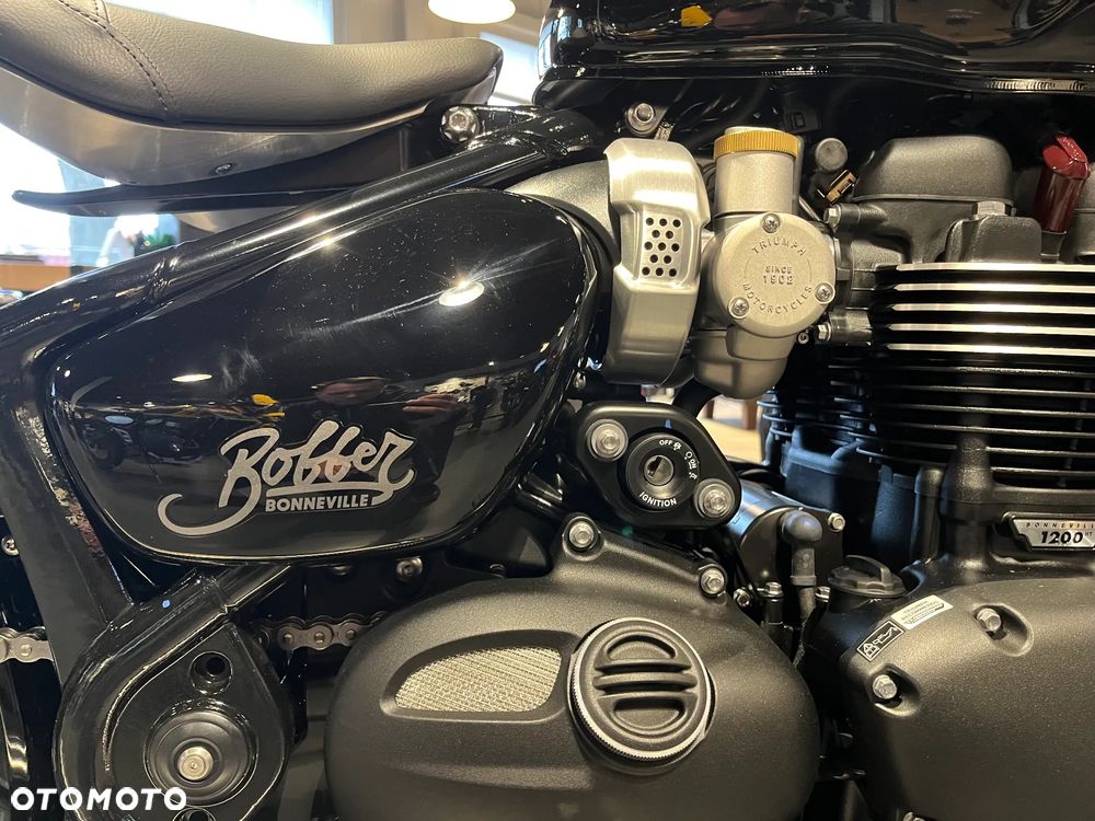Triumph Bonneville Bobber - 10