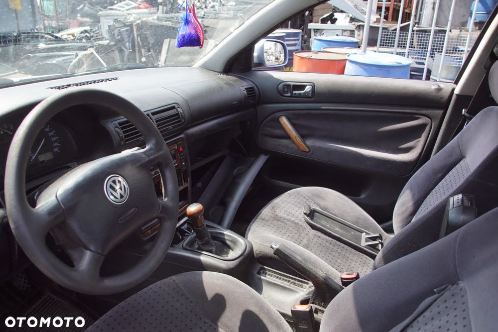 Auto na części - Volkswagen Passat B5 1.8 20V 125 KM ADR DHZ LL5Y 1997R Silnik Skrzynia Drzwi Maska Błotnik Zderzak Klapa Lampa Lusterko Klamka Szyba Deska Kokpit Sterownik Moduł Czujnik Licznik Panel Kierownica - 10