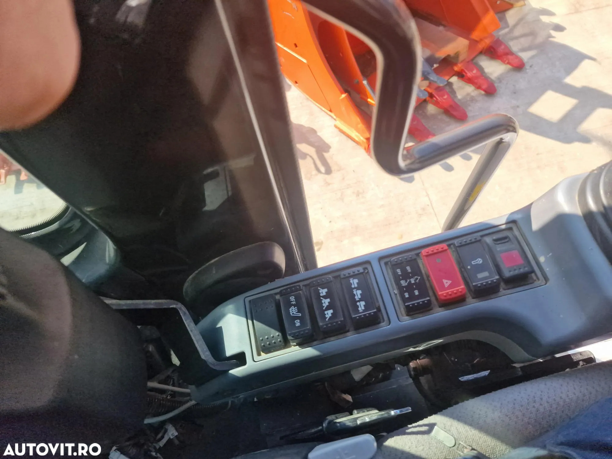 Hitachi EXCAVATOR PE ROTI, 3 brate excavare, LAMA+CALE, cupa NOUA 1,2m latime, Masa operationala 17,2t, Inst picon, A doua inst hidr, 2018, 2.993h, hidraulica HITACHI, anv noi, posibilitate leaisng 3 ani, PROMOTIE 99.900 EUR+Tva - 11