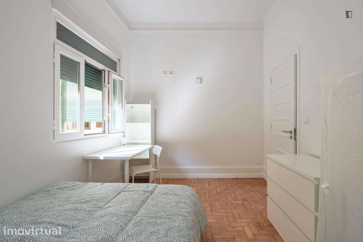 Quarto - localizado em Marquês de Pombal Lisbon - Grande imagem: 5/12