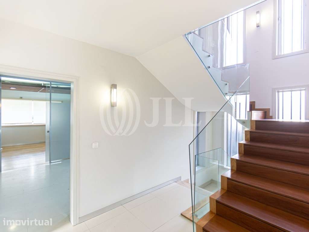 Moradia T4 / Espaço Comercial/Serviços, no Porto - Grande imagem: 5/27