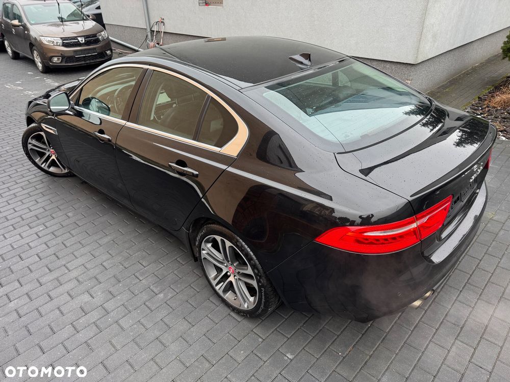 Jaguar XE 2.0 D Prestige - 14