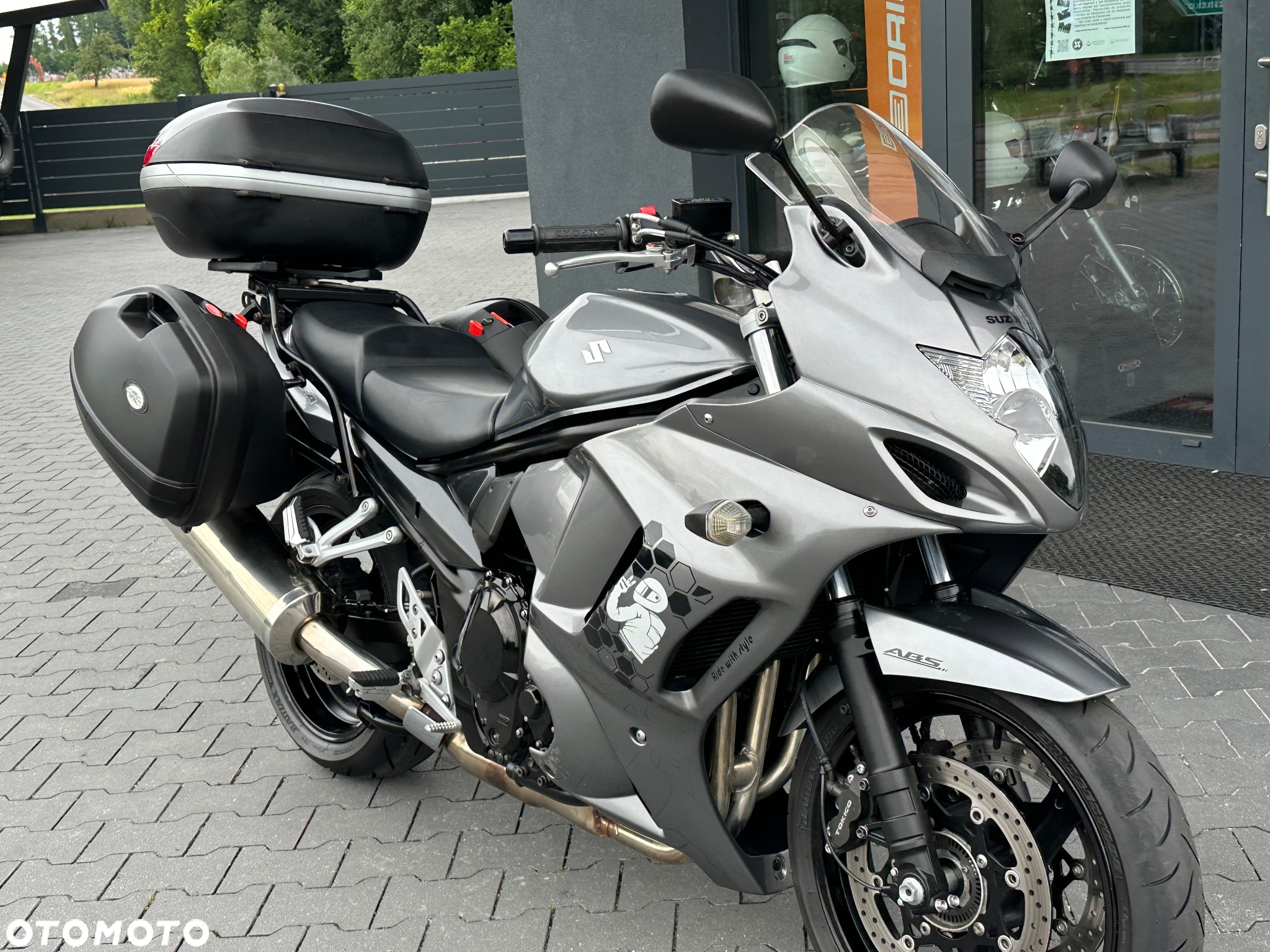 Suzuki GSX - 21