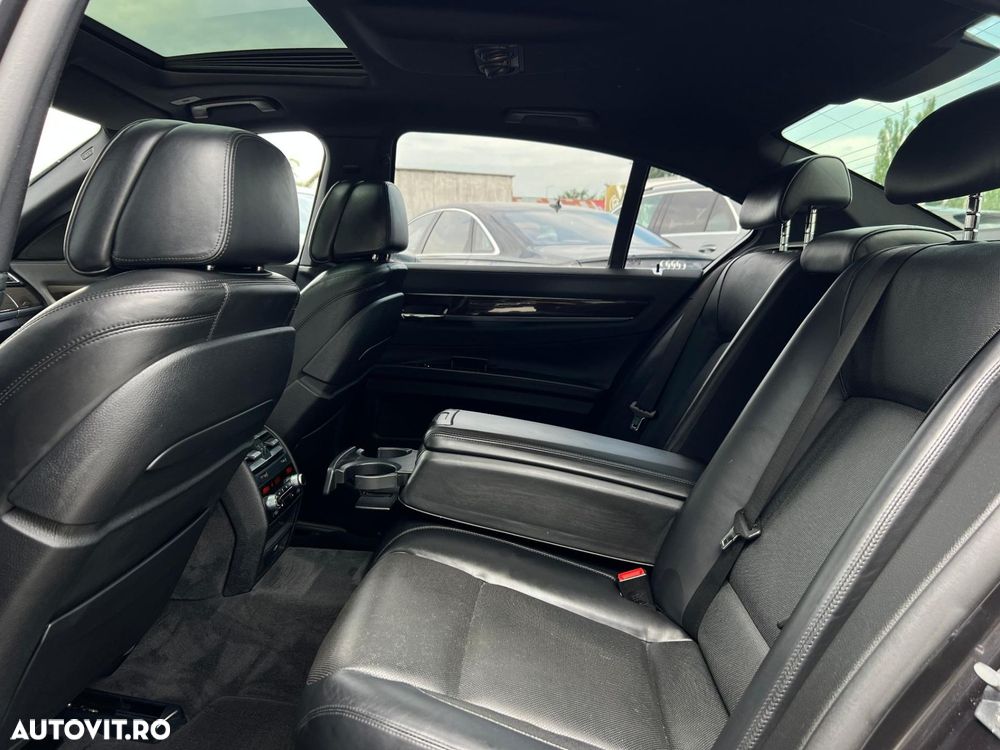 BMW Seria 7 740d xDrive - 38