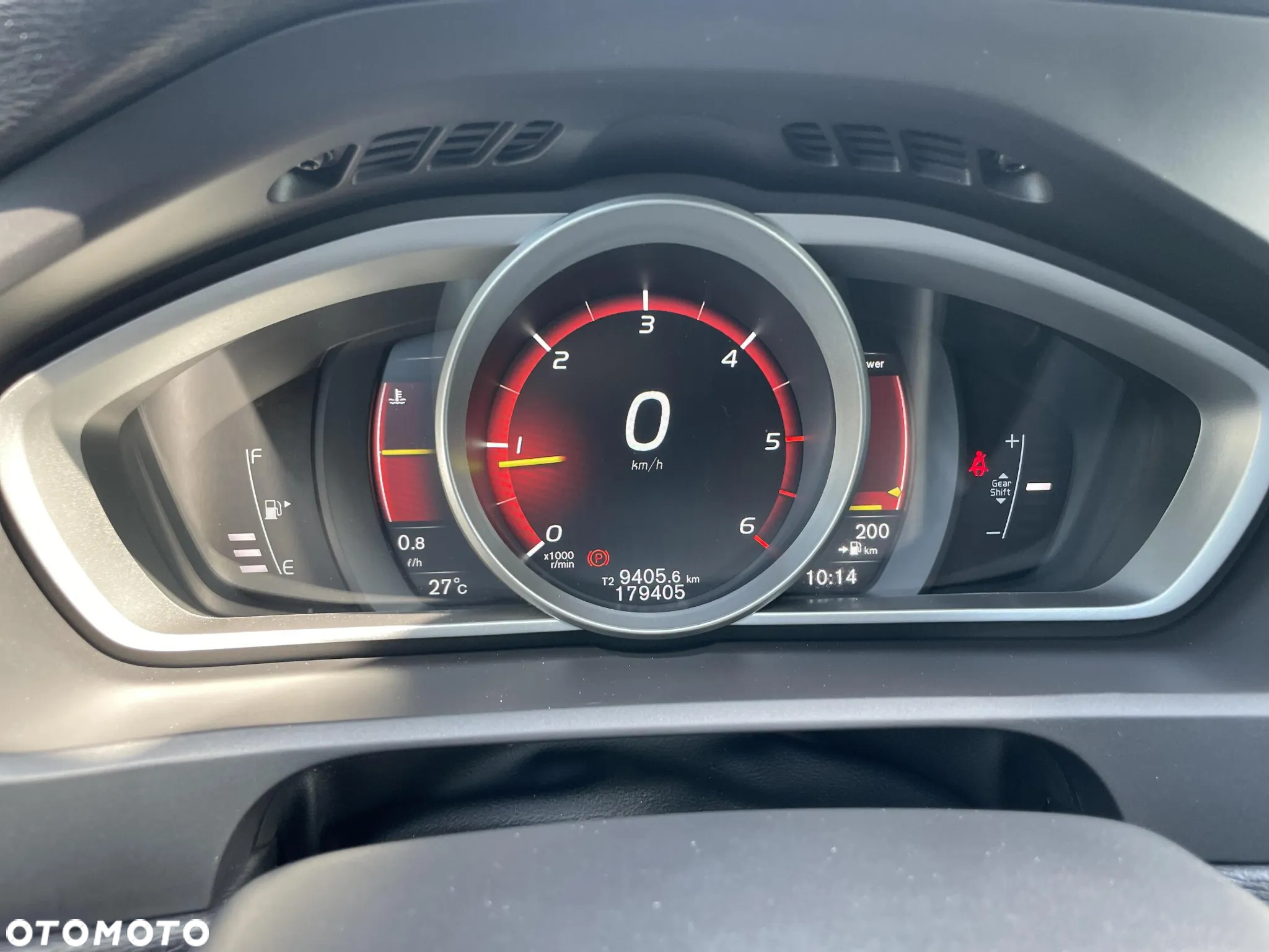 Volvo V40 D2 Drive-E R-Design Momentum - 13