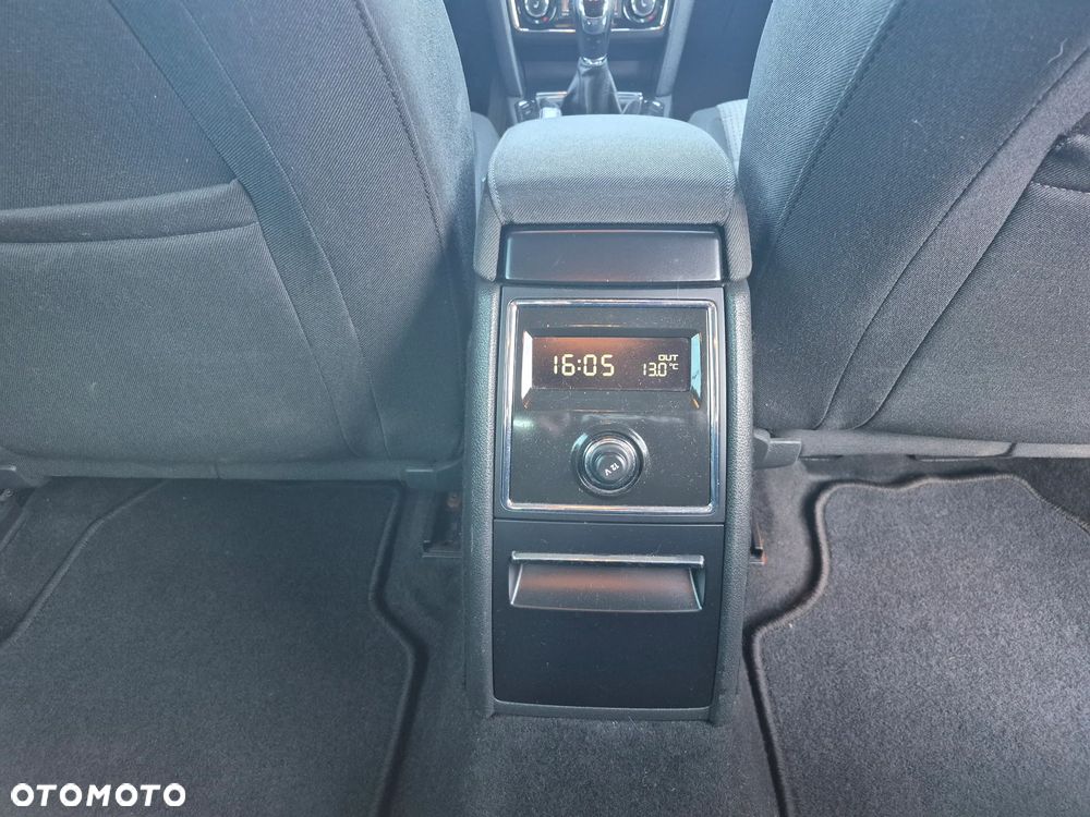 Skoda Superb 2.0 TDI PD Elegance - 15