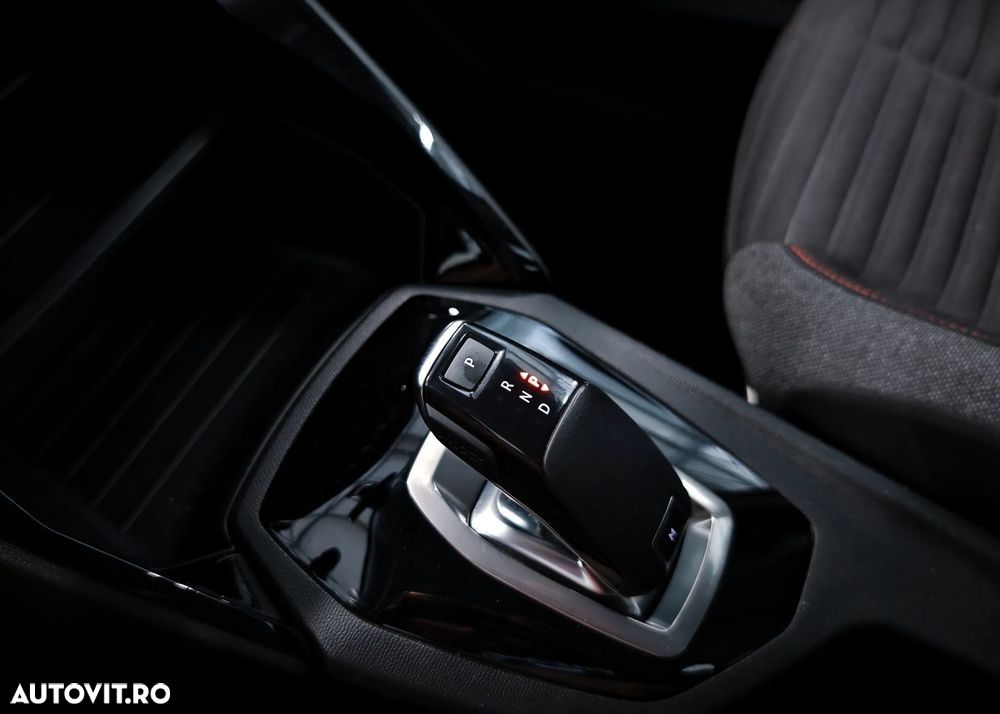 Peugeot 2008 PureTech 130 EAT8 Active - 17