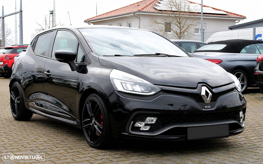 Renault Clio TCe 220 EDC R.S. Trophy - 3