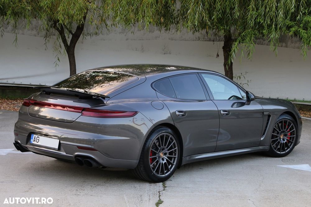 Porsche Panamera 4.8 PDK GTS - 9
