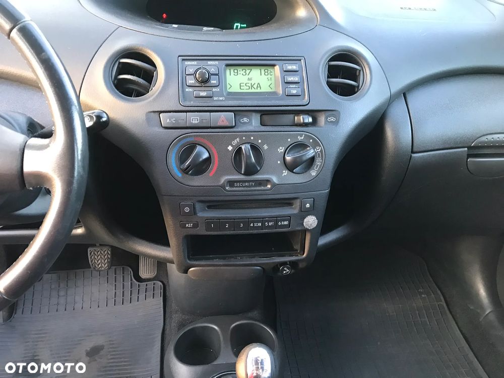 Toyota Yaris 1.4 D-4D Base - 11