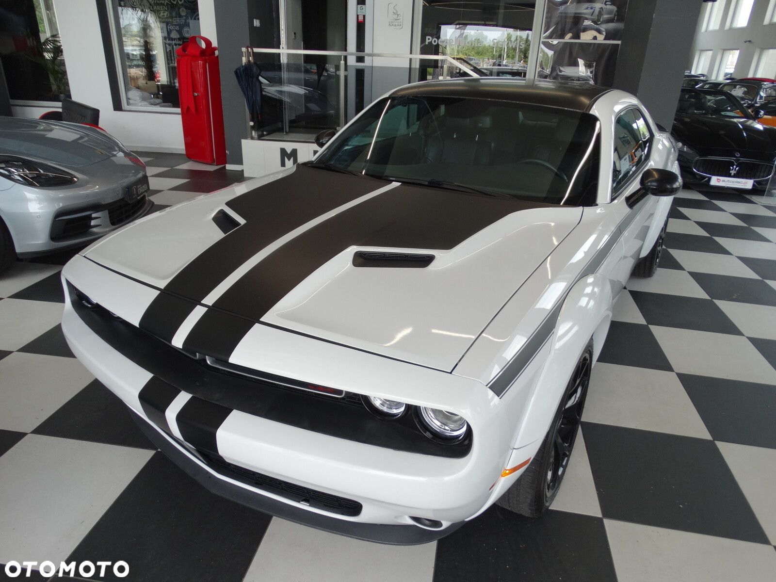 Dodge Challenger - 10