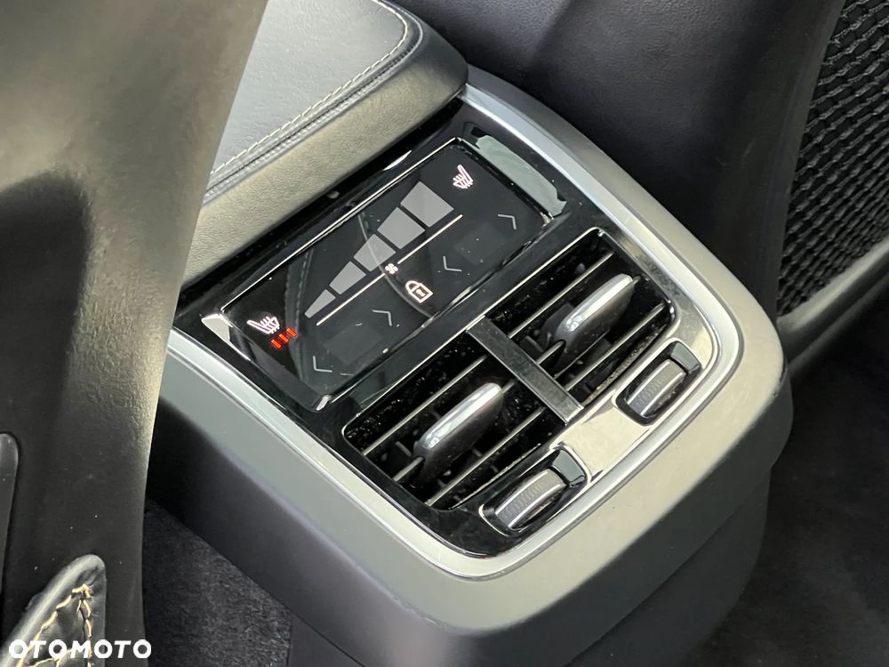 Volvo XC 90 D5 AWD R-Design 7os - 29