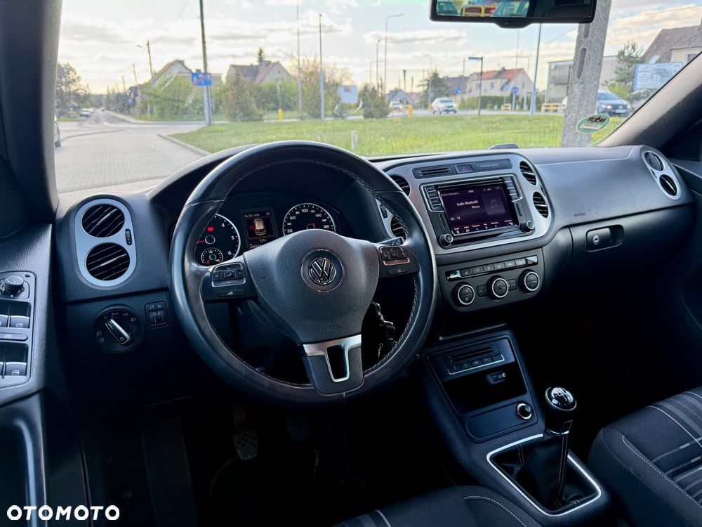 Volkswagen Tiguan 2.0 TDI DPF BlueMotion Technology Lounge Sport & Style - 23