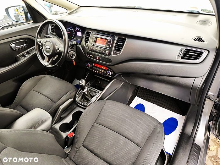 Kia Carens - 37