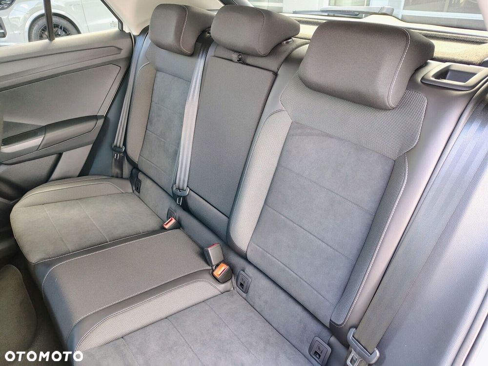 Volkswagen T-Roc - 18