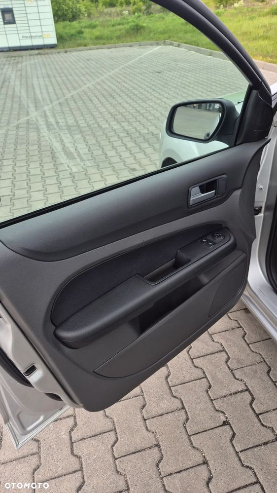 Ford Focus 1.6 TDCi DPF Ambiente - 17